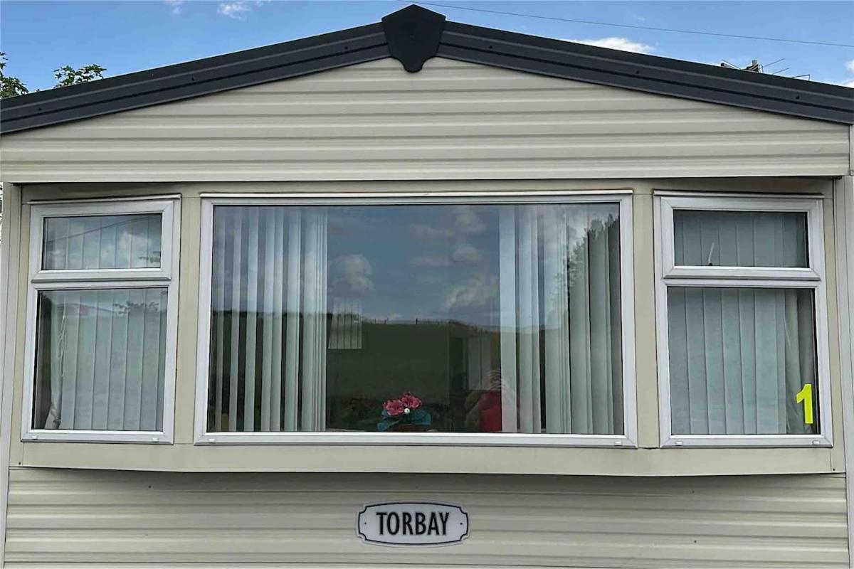 4-Bedroom Cosalt Caravan In Uddingston, Glasgow Bagian luar foto
