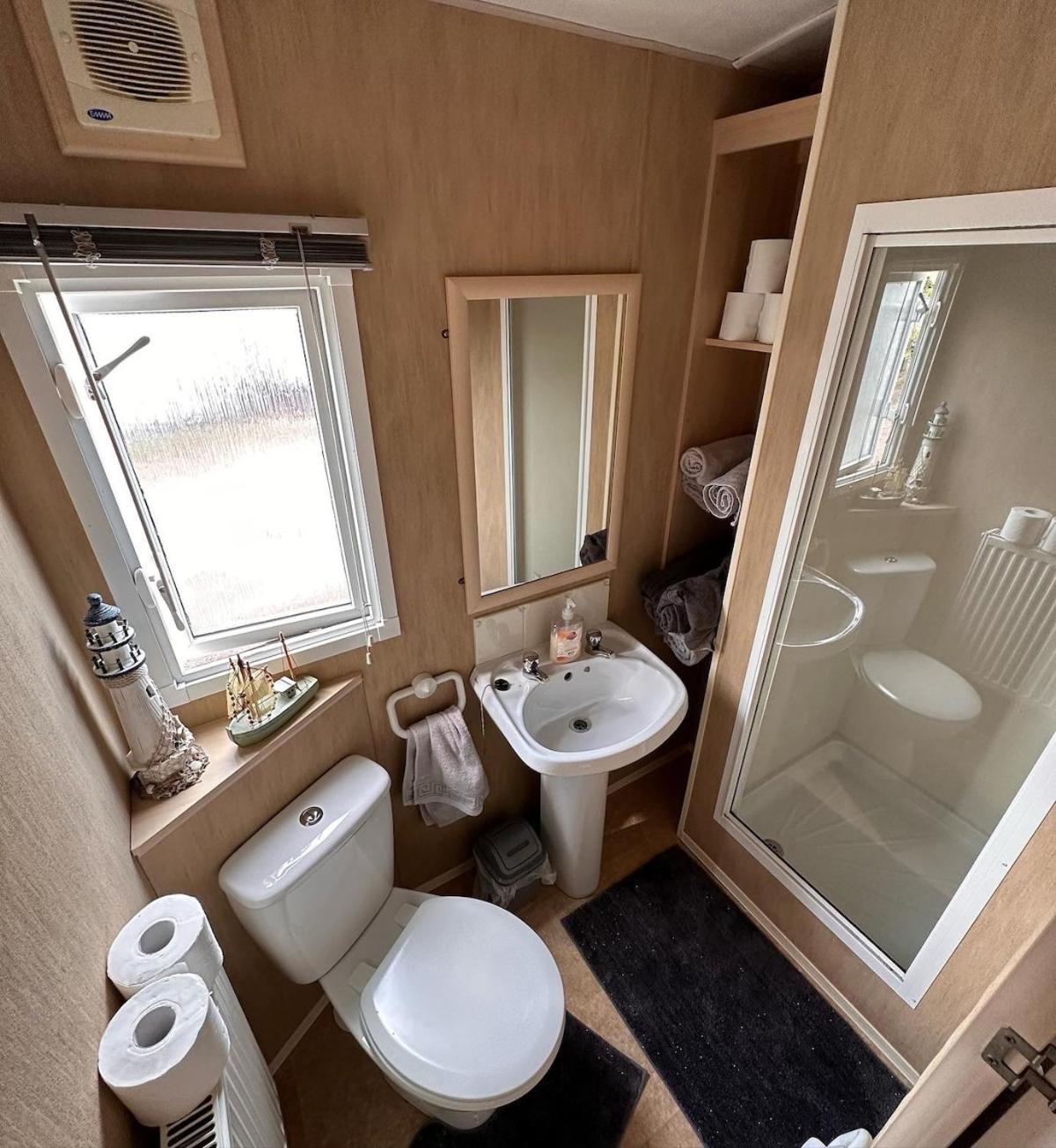 4-Bedroom Cosalt Caravan In Uddingston, Glasgow Bagian luar foto