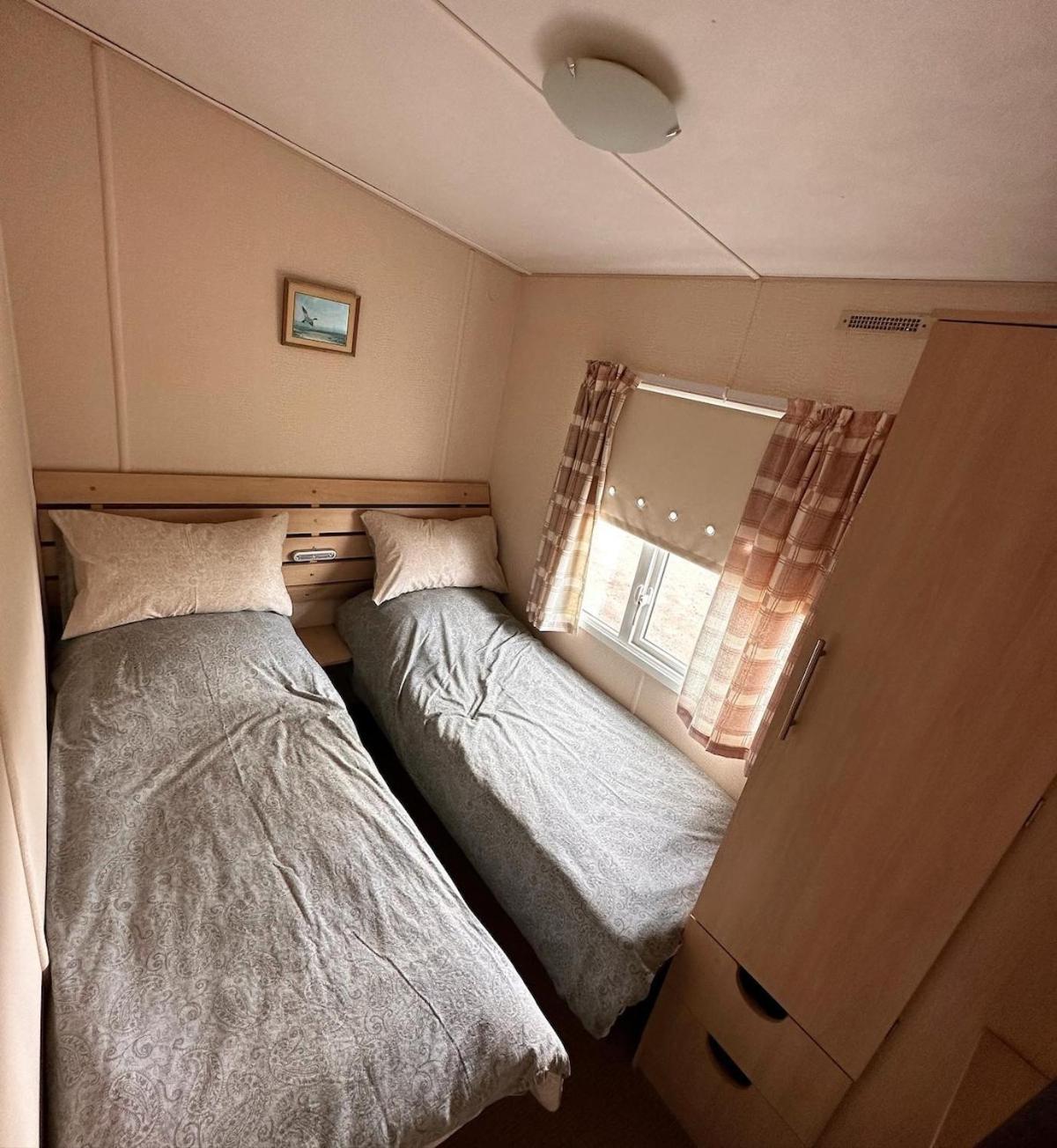 4-Bedroom Cosalt Caravan In Uddingston, Glasgow Bagian luar foto
